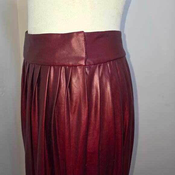 Zara Pleated Burgundy Faux Leather Midi Skirt Size M 10 Lightweight Flowy - Picture 3 of 6